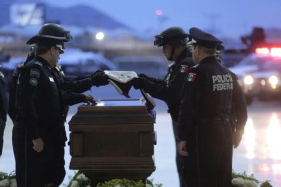 Realizan homenaje póstumo a policía agredido en Guerrero