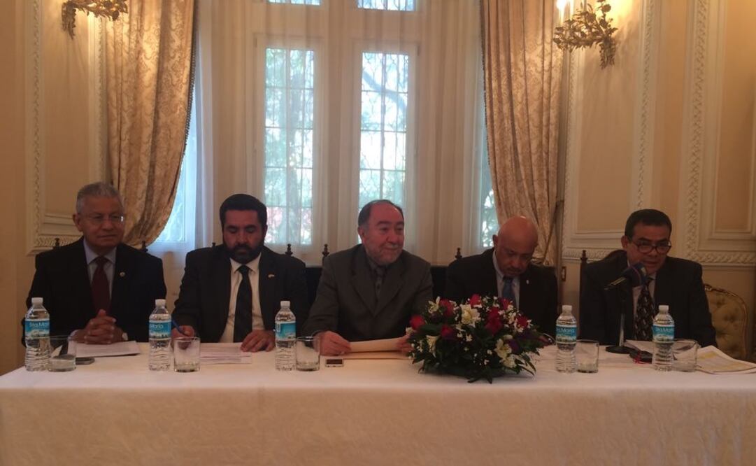 Con la presencia del director de la Feria, Rodolfo Cobos Argüelles, y del rector de la Universidad de Yucatán, José de Jesús Williams, se celebró la conferencia. (FOTO: Sectur Guanajuto)