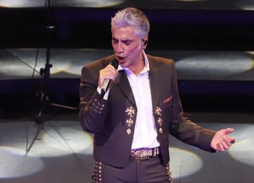 Alejandro Fernández supera el Covid-19 y festeja sus 50 años