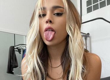 Danna Paola trae de regreso las faldas de colegiala esta temporada