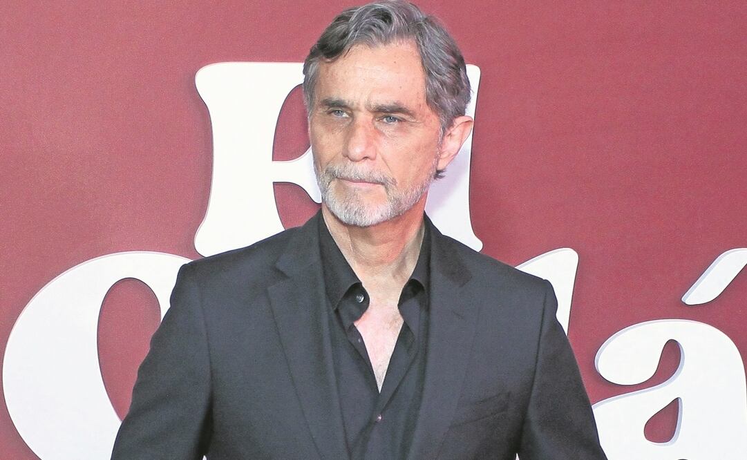 En esta comedia, Humberto interpreta a un personaje, de nombre Fabián del Mar, que vive de sus viejas glorias como actor de telenovelas, una actividad que él distrutó en su juventud.