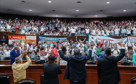 Maestros jubilados y pensionados festejan aumento de aguinaldo en Sinaloa