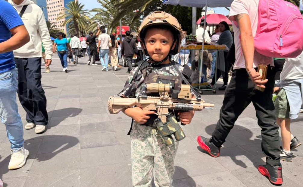 Niños buscan cumplir su sueño de ser militares cuando sean grandes (16/09/2026). Foto: Sharon Mercado / EL UNIVERSAL