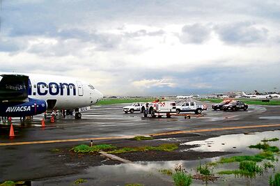 En deterioro. Ven riesgos en vialidades del AICM 