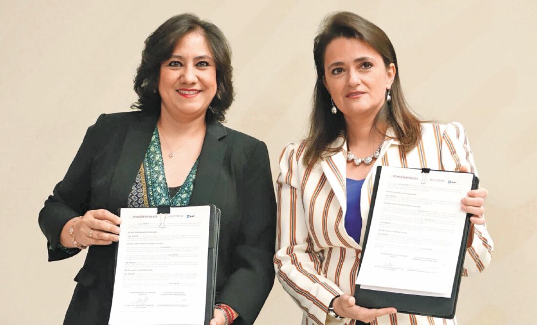 Colaboración. Irma Eréndira Sandoval (SFP) y Margarita Ríos-Farjat (SAT), durante la firma del convenio. Foto/BERENICE FREGOSO. EL UNIVERSAL