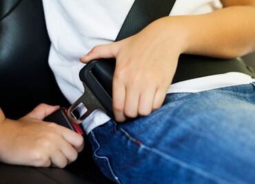 Esto sucede si los pasajeros de atrás del auto no usan cinturón de seguridad