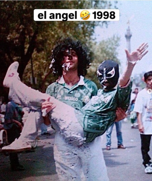 Thalía en el Ángel de la Independencia en el Mundial de 1998.
Instagram thalia