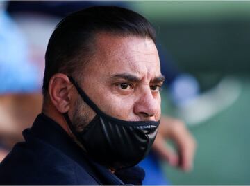 Antonio Mohamed toma la delantera en Cruz Azul; Hugo Sánchez en espera