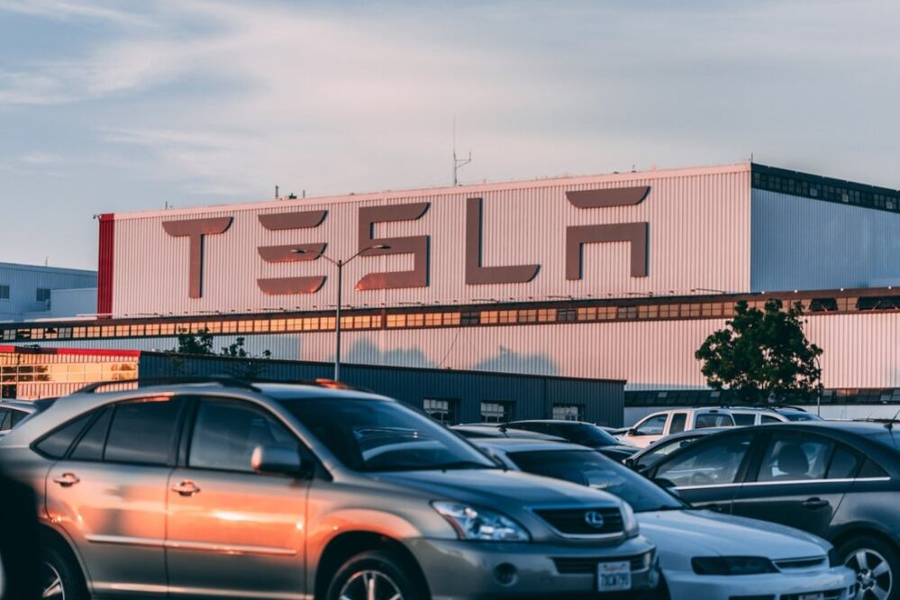China prohíbe el uso de Teslas por posible “espionaje americano”