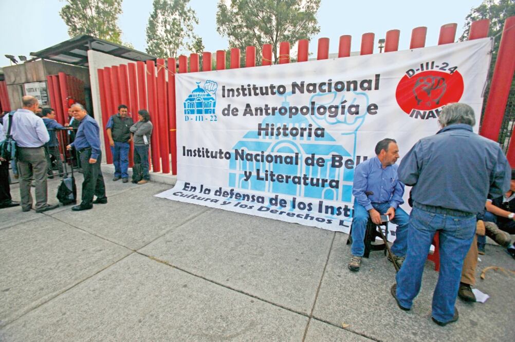 Hasta ayer, trabajadores del sector cultural se manifestaron en la entrada de la Cámara de Diputados (YADÍN XOLALPA. EL UNIVERSAL)