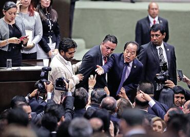 Entre oleadas de pasión, abren trabajos