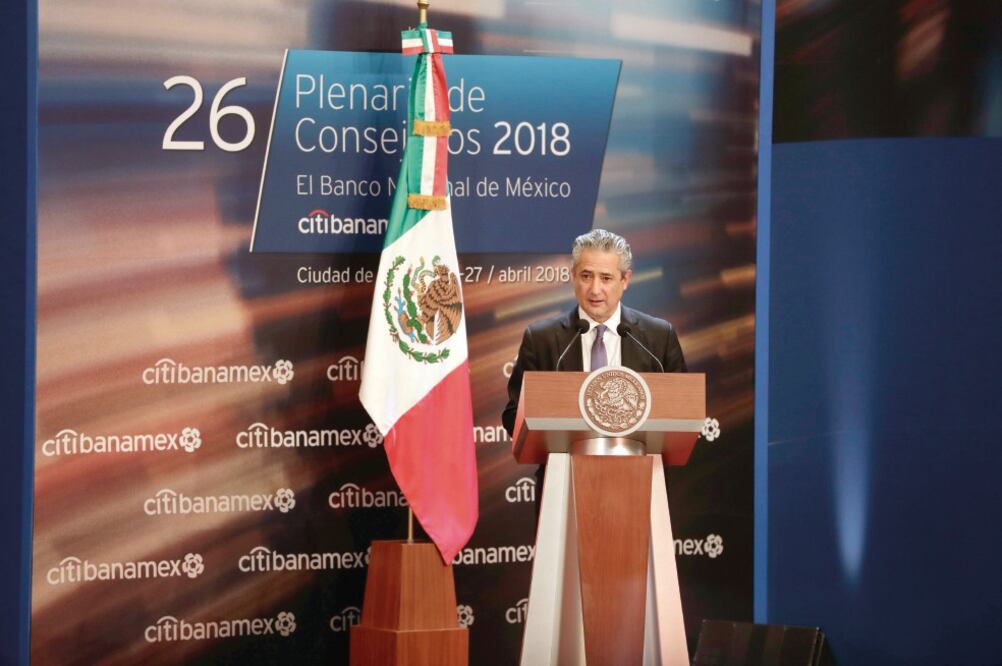 Ernesto Torres Cantú, director general de Citibanamex, encabezó la reunión plenaria de consejeros del grupo financiero, a la cual acudieron el presidente Enrique Peña Nieto y el secretario de Hacienda, José Antonio González Anaya. Foto: LUIS CORTÉS.