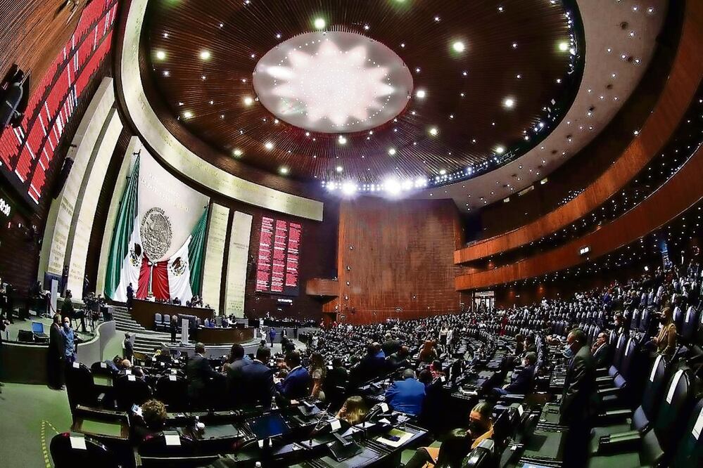 Diputados aprobaron bajar de 40% a 30% el Derecho de Utilidad Compartida que paga Pemex. Foto: Archivo / El Universal