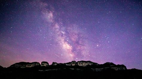 Astrónomos identifican el "viejo y pobre corazón de la Vía Láctea"