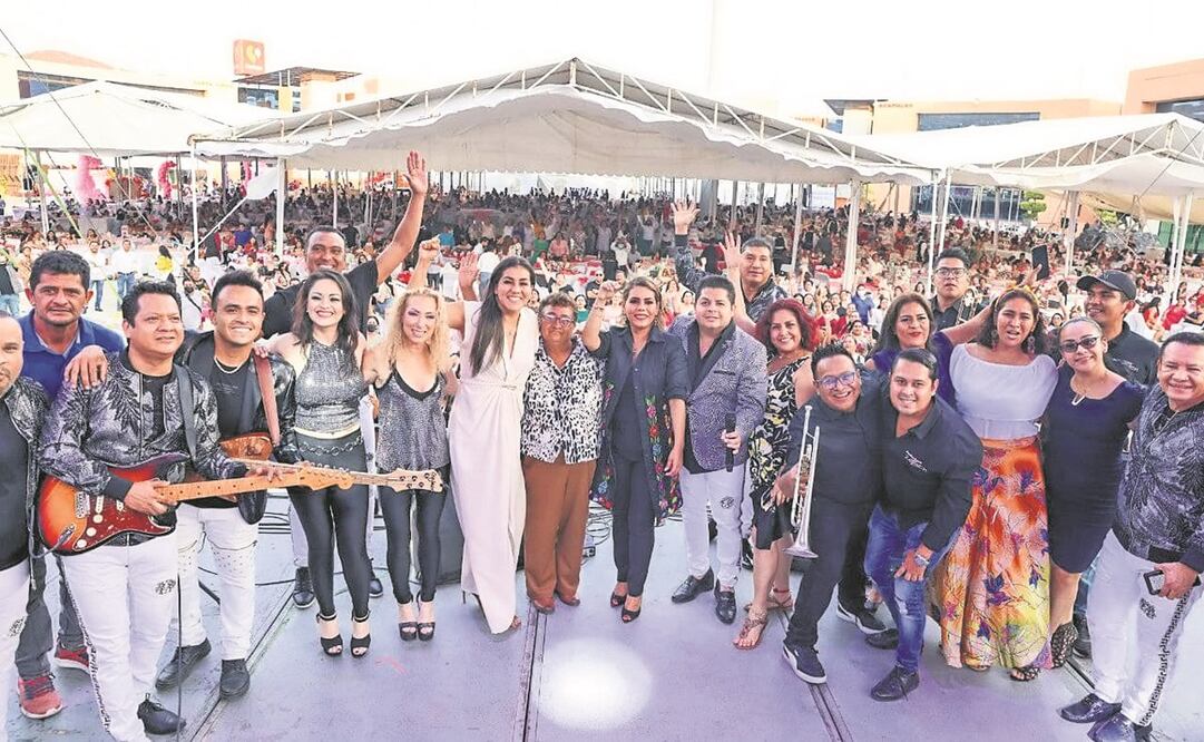 En la celebración hubo regalos, una gran rifa de artículos electrónicos, celulares y hasta un auto compacto. Foto: Especial.