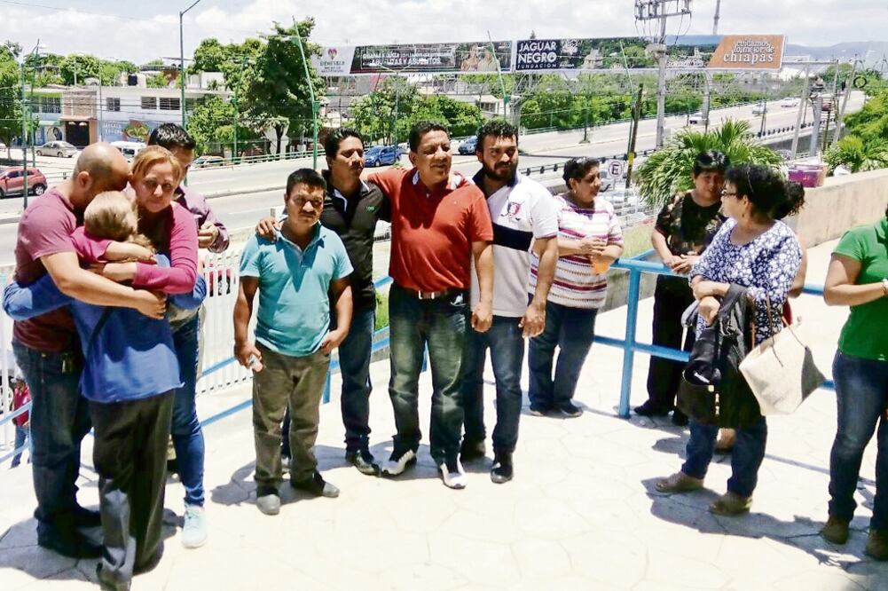 Respa ldo. Los docentes alcanzaron su libertad debido a movilizaciones realizadas en varias partes del estado. Foto: Oscar León