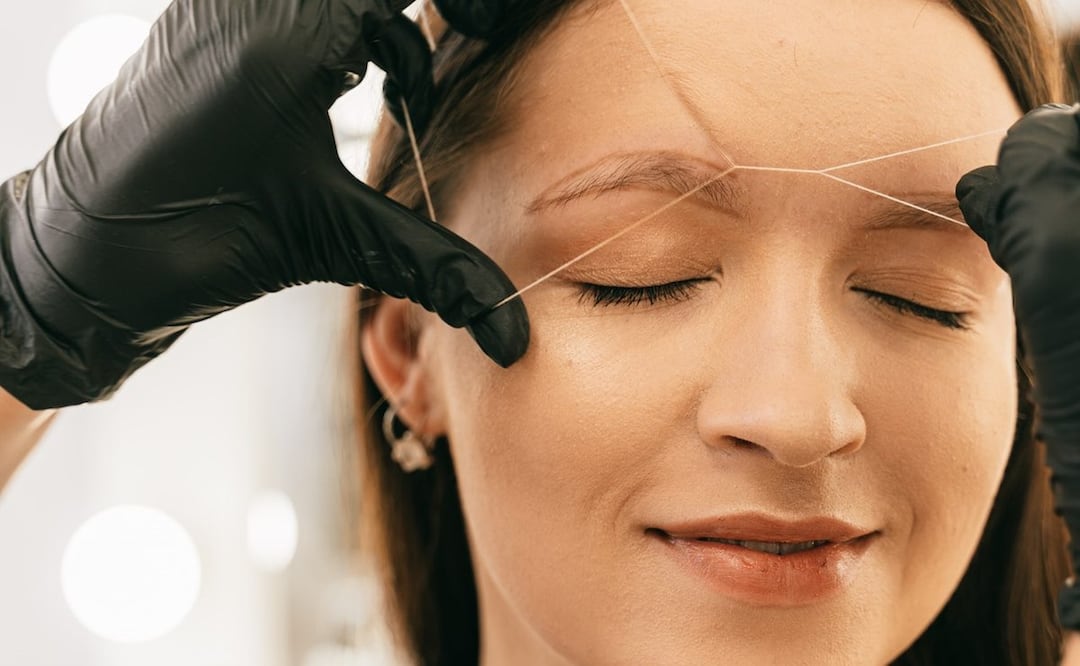 Existen diferentes técnicas para retirar el vello facial / Foto: Pexels