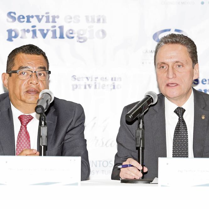 José Francisco Caballero, secretario de desarrollo económico capitalino, y Nathan Poplawsky, presidente de Canaco CDMX, dijeron que no se tiene una cifra estimada de pérdidas en negocios. (Agustin Salinas/El Universal)