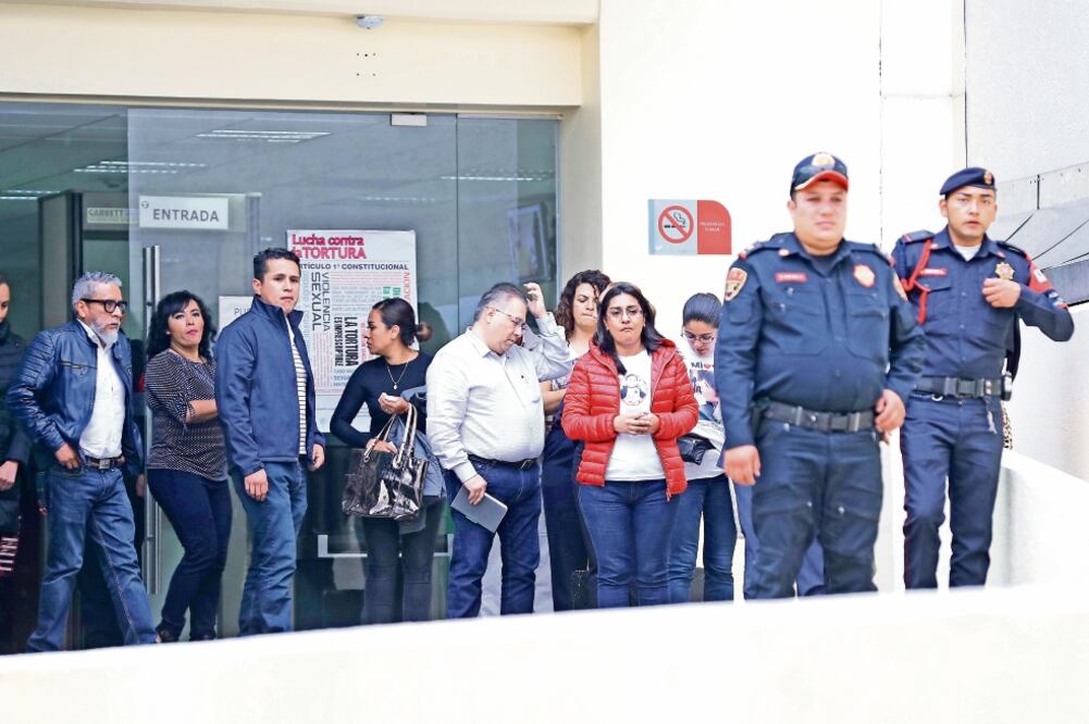 Algunos de los padres de las víctimas del Colegio Enrique Rébsamen acudieron a la audiencia; se dijeron satisfechos con la resolución. / VALENTE ROSAS. EL UNIVERSAL