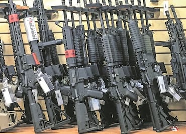 De la Fuente llama a avanzar en litigios contra tráfico de armas, tras audiencia en Corte de EU; se reúne con equipo jurídico