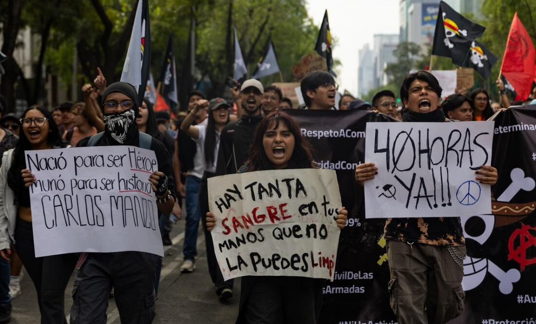 Jóvenes pro palestina y por la jornada de 40 horas laborales marchan en calles de la CDMX y exigen frenar la violencia en México (08/11/2025). Foto: Hugo Salvador / EL UNIVERSAL