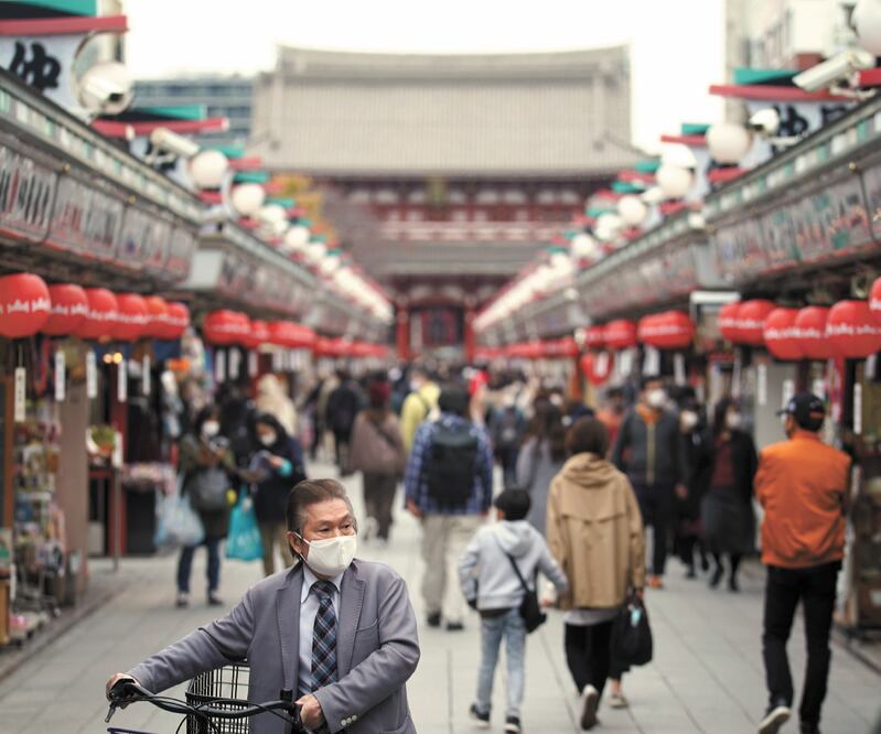 Japoneses han respetado las normas sanitarias por el Covid-19. Foto: EUGENE HOSHIKO. AP