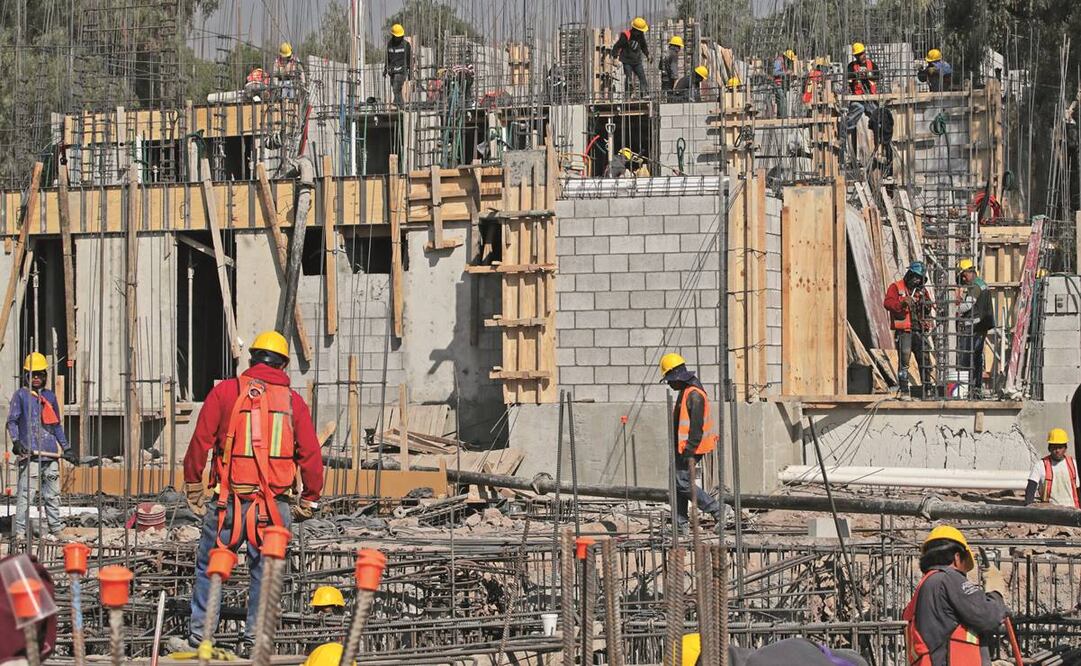 Vista del predio ubicado en la calle de Chiapas, en la colonia Jorge Jiménez Cantú, en Tlalnepantla, donde se edifican las viviendas. Foto: Fernanda Rojas/ El UNIVERSAL