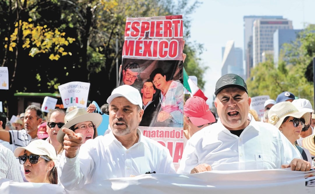 The LeBarón family demanded justice and peace during yesterday's protest - Photo: Jorge Serratos/EL UNIVERSAL