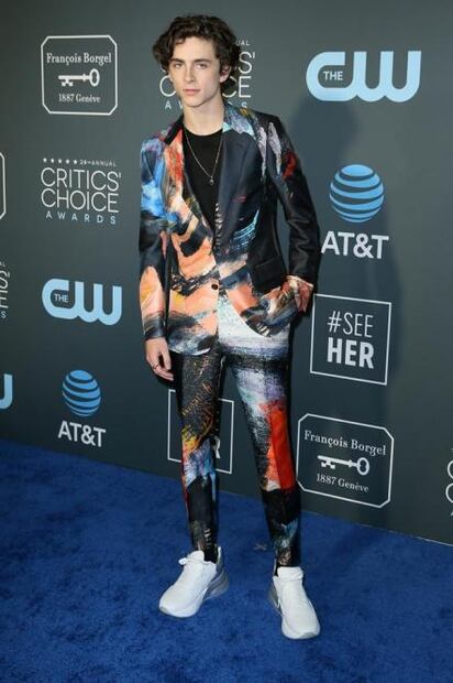 Mexicanos desfilan en alfombra azul de los Critic's Choice Awards