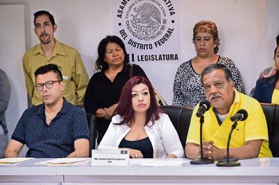 Anuncian consulta sobre permanencia de Monreal