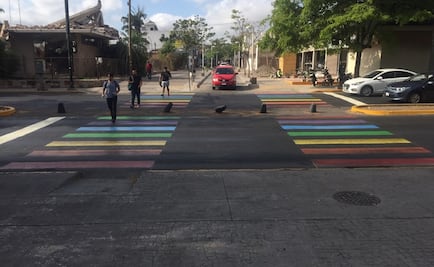 Pintan puente Bimodal de Culiacán con bandera arcoiris 