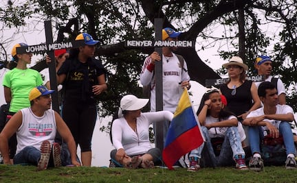 Mueren dos jóvenes a balazos durante protestas en Venezuela