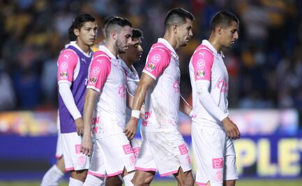 Chivas ya busca deshacerse de sus delanteros