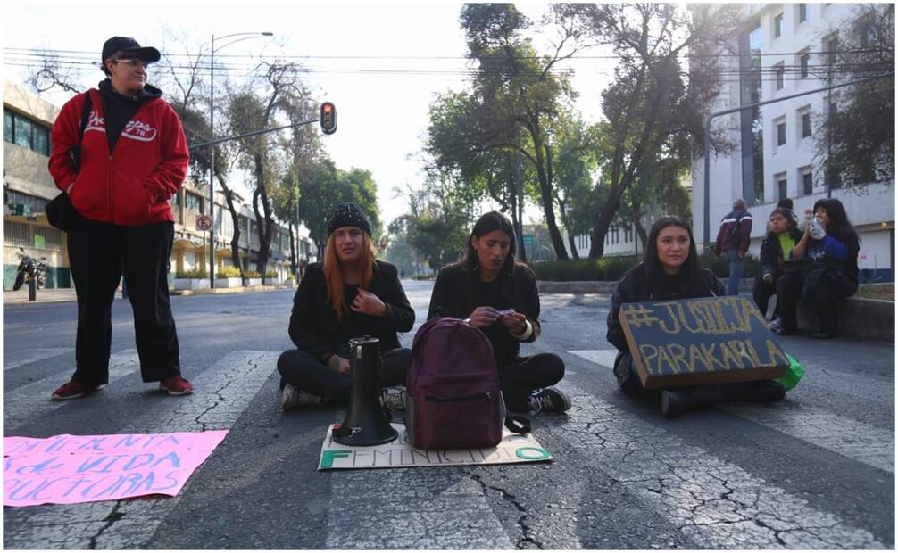 Está mañana se realizó una protesta afuera de la fiscalía de la CDMX para exigir justicia por el homicidio de Karla Patricia, conductora de la plataforma Uber ocurrido el pasado 29 de diciembre. Foto: Fernanda Rojas / EL UNIVERSAL