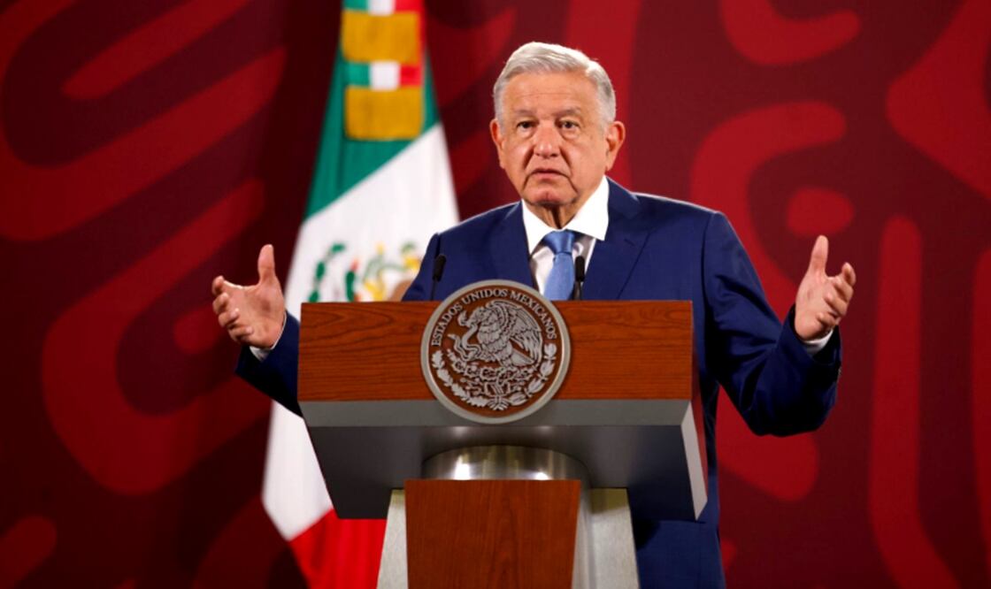 López Obrador manifestó que se busca que los consejeros del INE y magistrados del Tribunal sean elegidos de manera democrática por el pueblo y no por partidos o por arreglos copulares. Foto: Germán Espinosa