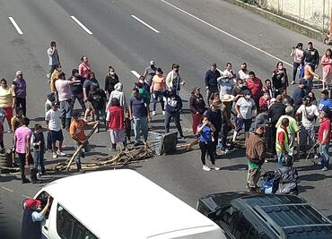 Damnificados en Ecatepec bloquean autopista México-Pachuca; exigen apoyo tras inundaciones