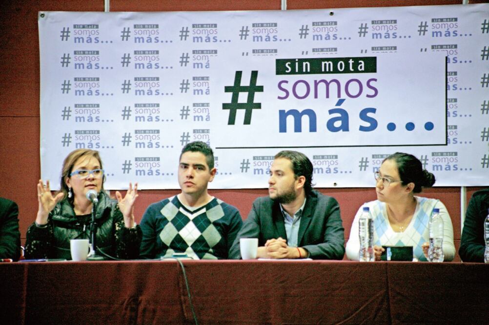 Adriana Cepeda, Fernando Lazarín, Baltazar Martínez y Ana Gabriela Amador, en la conferencia de prensa de la organización Sin Mota Somos Más (IVÁN STEPHENS. EL UNIVERSAL)