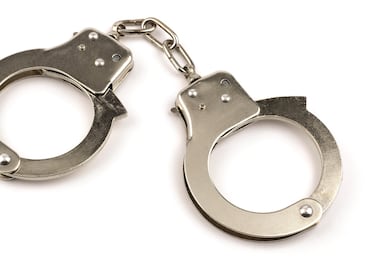 Detienen a madre alemana que vendió a su hijo de 9 años para ser violado