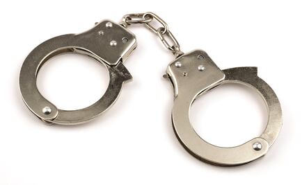 Detienen a madre alemana que vendió a su hijo de 9 años para ser violado