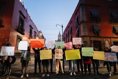 Extrabajadores de Notimex protestan afuera de Palacio Nacional