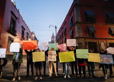Extrabajadores de Notimex protestan afuera de Palacio Nacional