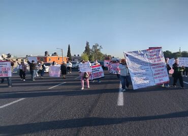 Vecinos de Tecámac bloquean la México-Pachuca por irregularidades en Real Firenze; avanzan hacia la caseta de Ojo de Agua