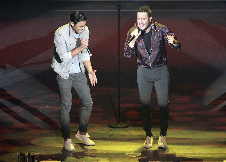 El grupo hizo dueto con Carlos Rivera (izq). (FOTO: CARLOS MEJIA. EL UNIVERSAL)