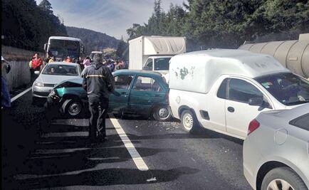Choque múltiple complica vialidad en la México-Toluca