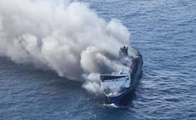 Fallecen 5 personas en incendio de ferry en Indonesia; transportaba más de 200 pasajeros 