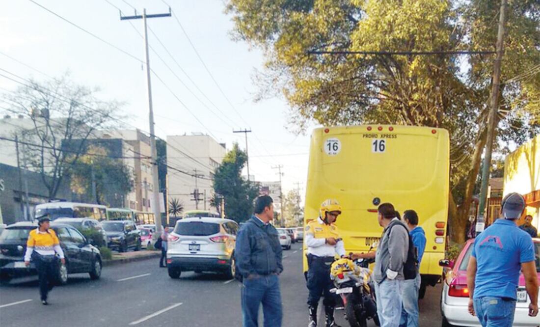 Ayer la Semovi desplegó un operativo en la zona, tras la publicación de El UNIVERSAL que reflejó los conflictos viales que se registran en esta área (JUAN BOITES. EL UNIVERSAL)