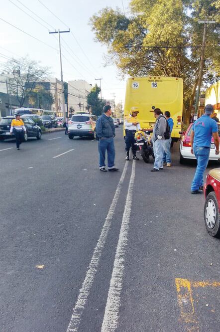 Ayer la Semovi desplegó un operativo en la zona, tras la publicación de El UNIVERSAL que reflejó los conflictos viales que se registran en esta área (JUAN BOITES. EL UNIVERSAL)
