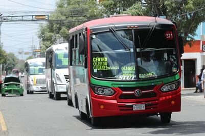 Empresarios y transportistas de Toluca acuerdan rutas directas para trabajadores para evitar contagios