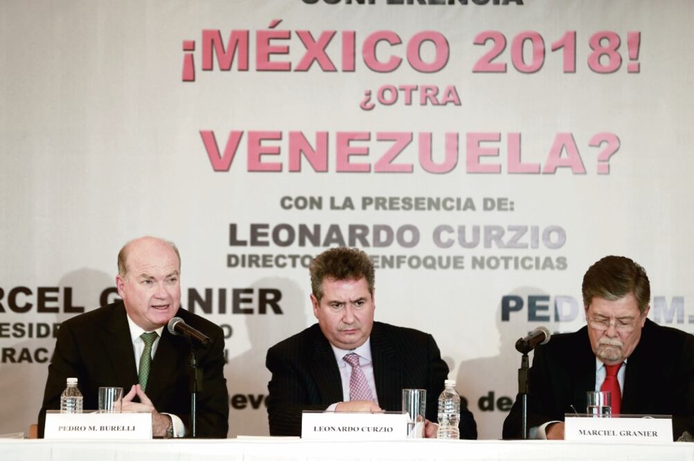 Pedro Burelli, empresario, y Marcel Granier, periodista (der.), participaron en el foro organizado por el Club de Industriales, moderado por Leonardo Curzio (centro). FOTO: ALEJANDRA LEYVA. EL UNIVERSAL