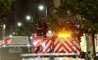 Columna de humo alerta a habitantes del Centro Histórico por incendio; bomberos atienden la emergencia